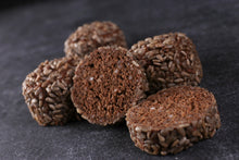 Lade das Bild in den Galerie-Viewer, Vollkornbrötchen aufgeschnitten