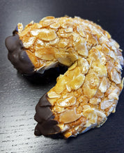 Lade das Bild in den Galerie-Viewer, Mandel-Marzipan-Hörnchen