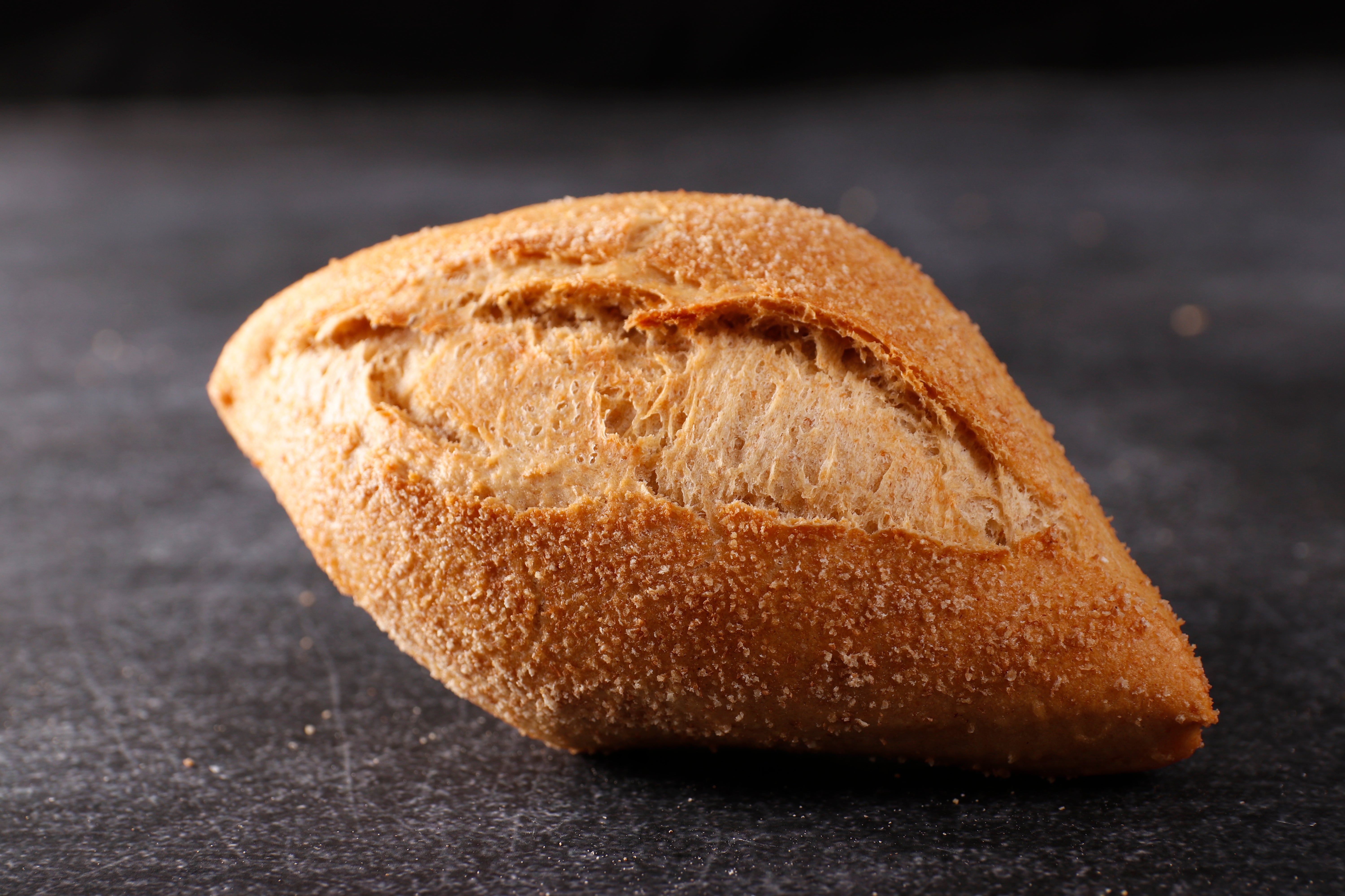 ein Quarl-Dinkel-Brötchen