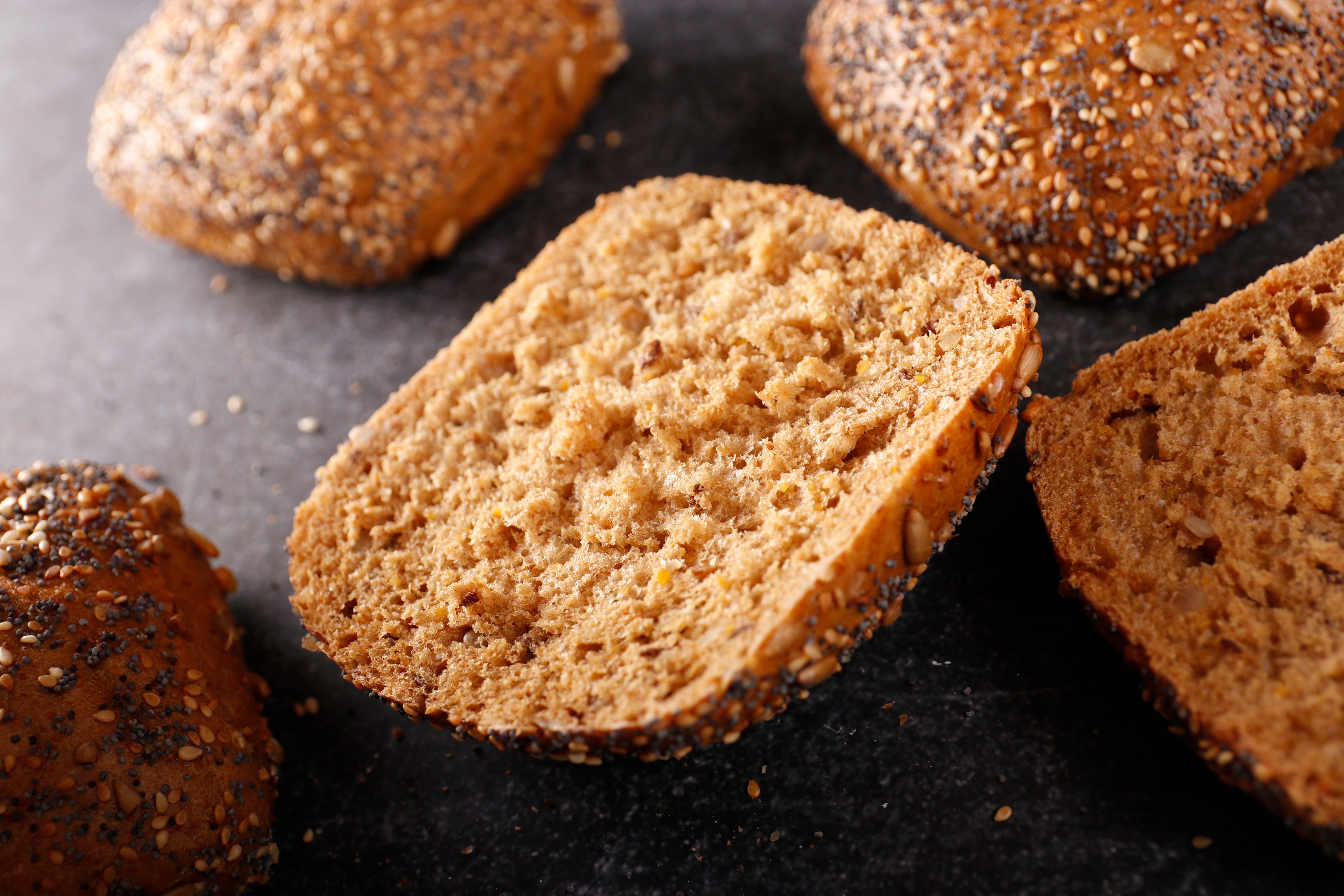 aufgeschnittenes Weltmeisterbrötchen
