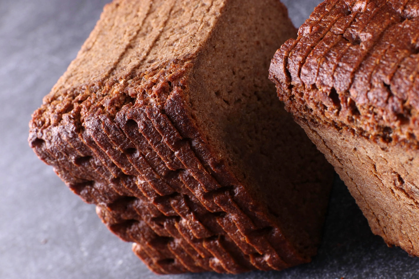 Geschnittenes Schwarzbrot