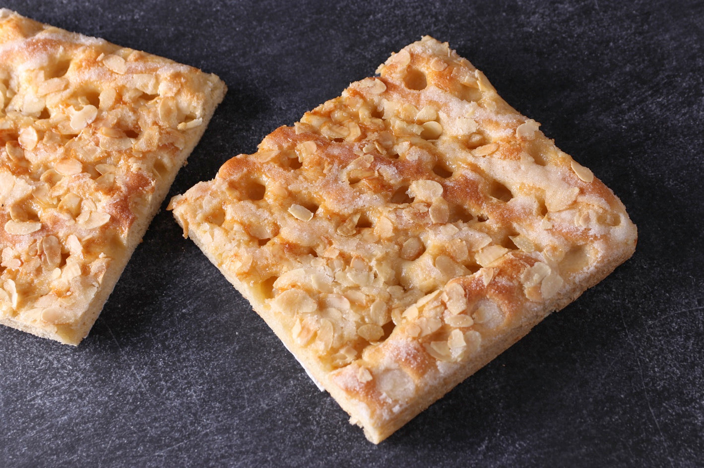 2 Butterkuchen mit Mandeln