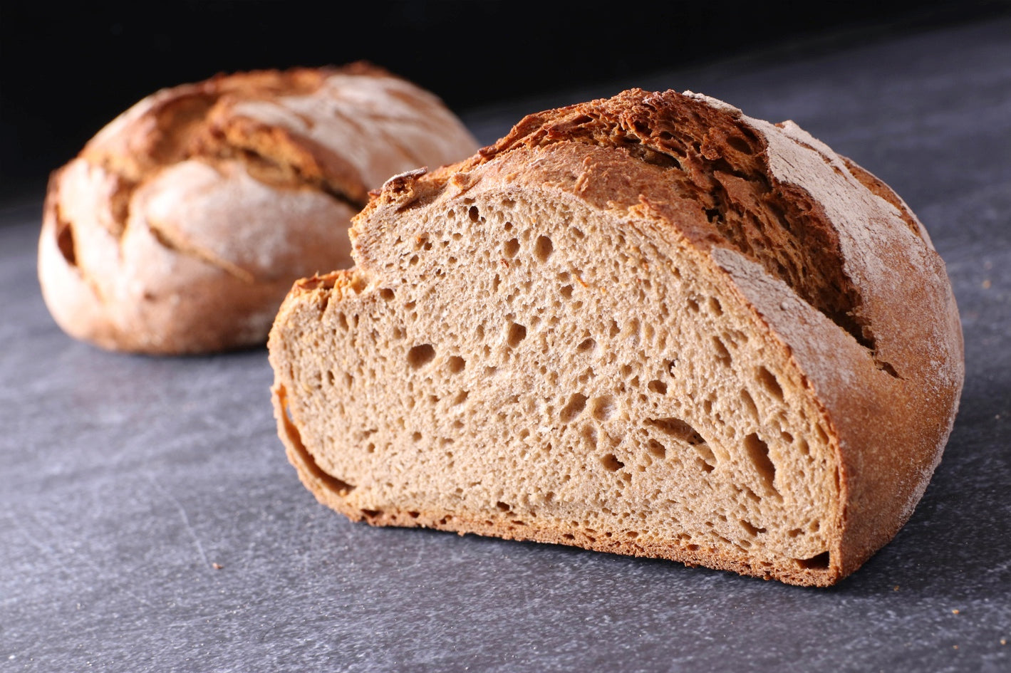Aufgeschnittenes Roggenmischbrot